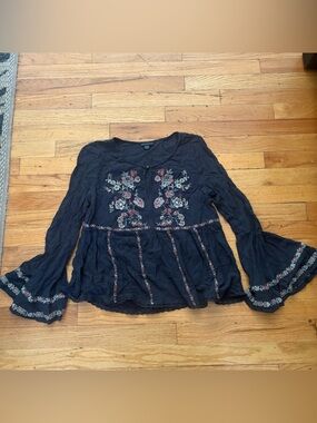 American Eagle Embroidered Boho Peplum Top Bell Sleeve Dark Gray Size Medium
